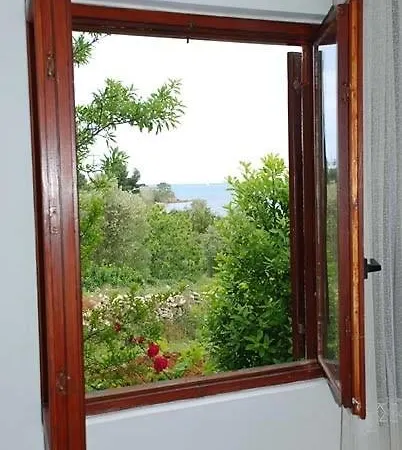 Lejlighed In With Seaview, Terrace, Air Condition, Wifi Pašman