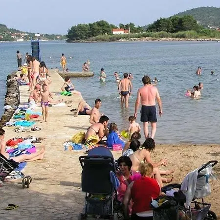 In With Seaview, Terrace, Air Condition, Wifi * Pašman