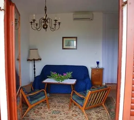 In With Seaview, Terrace, Air Condition, Wifi Apartman