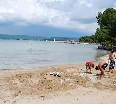 In With Seaview, Terrace, Air Condition, Wifi * Pašman